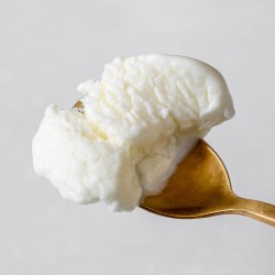 Glace artisanale au yaourt ardéchois.