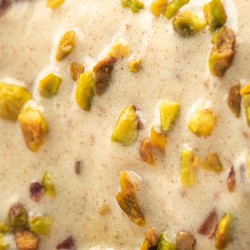Dessert glacé artisanal à la pistache.