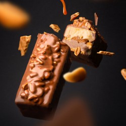Barre glacée XXL chocolat, cacahuète et caramel.