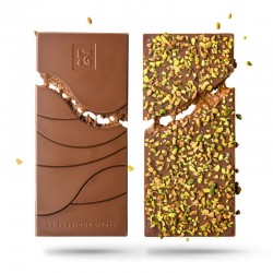 Tablette chocolat lait fourrée praliné et pistache.