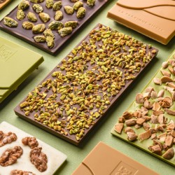 Tablette chocolat lait fourrée praliné et pistache.