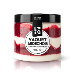 Glace artisanale au yaourt ardéchois et à la confiture de framboise.