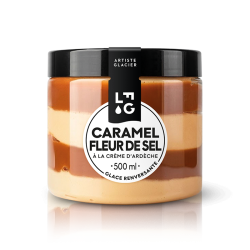 Glace artisanale au caramel et à la fleur de sel, marbrée de sauce caramel