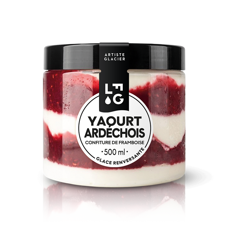 Glace artisanale au yaourt ardéchois et à la confiture de framboise.
